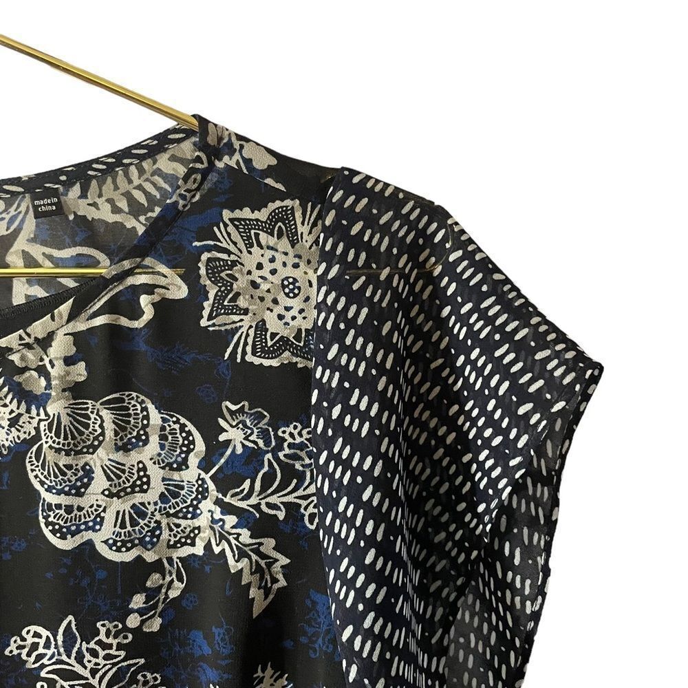 Cabi Hybrid Floral Navy Blouse Size Small - Picture 3 of 6